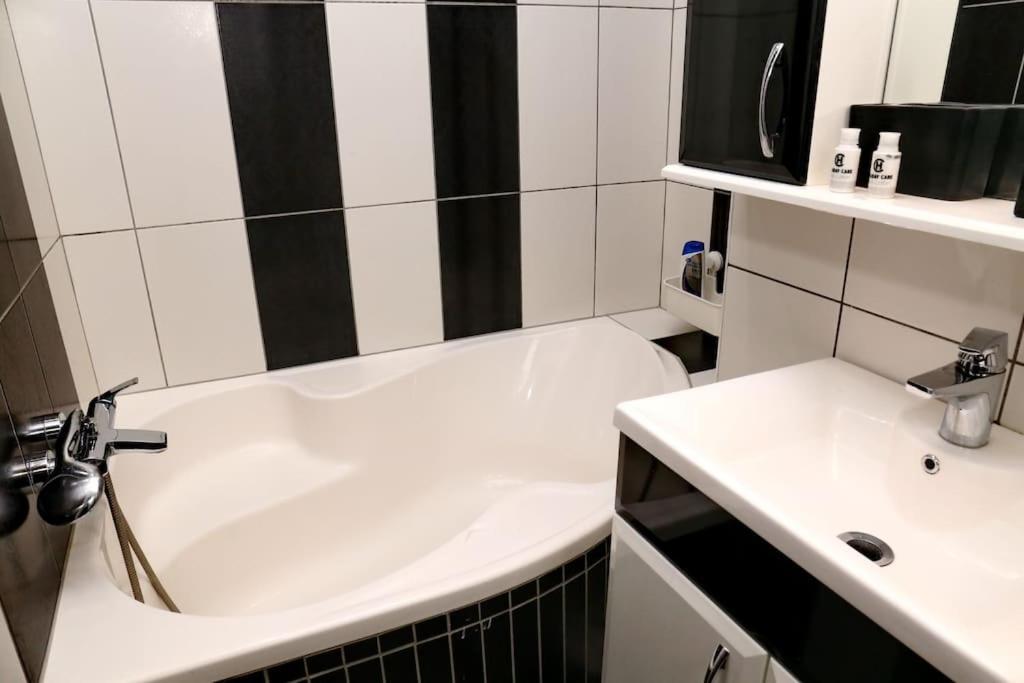 Jungle Apartment Szeged - Housity