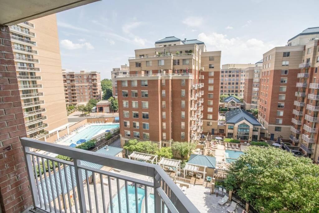 Fantastic 1 Bedroom Condo At Ballston With Gym - Housity