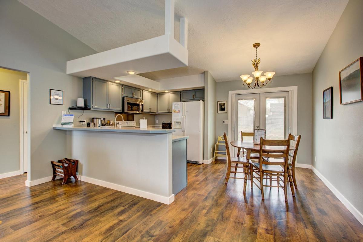 Hello Dolly! 3 beds, 2 bath, 2 TV's, Fireplace, Quiet Neighborhood in Star, ID minutes from walking trails and river views - Housity