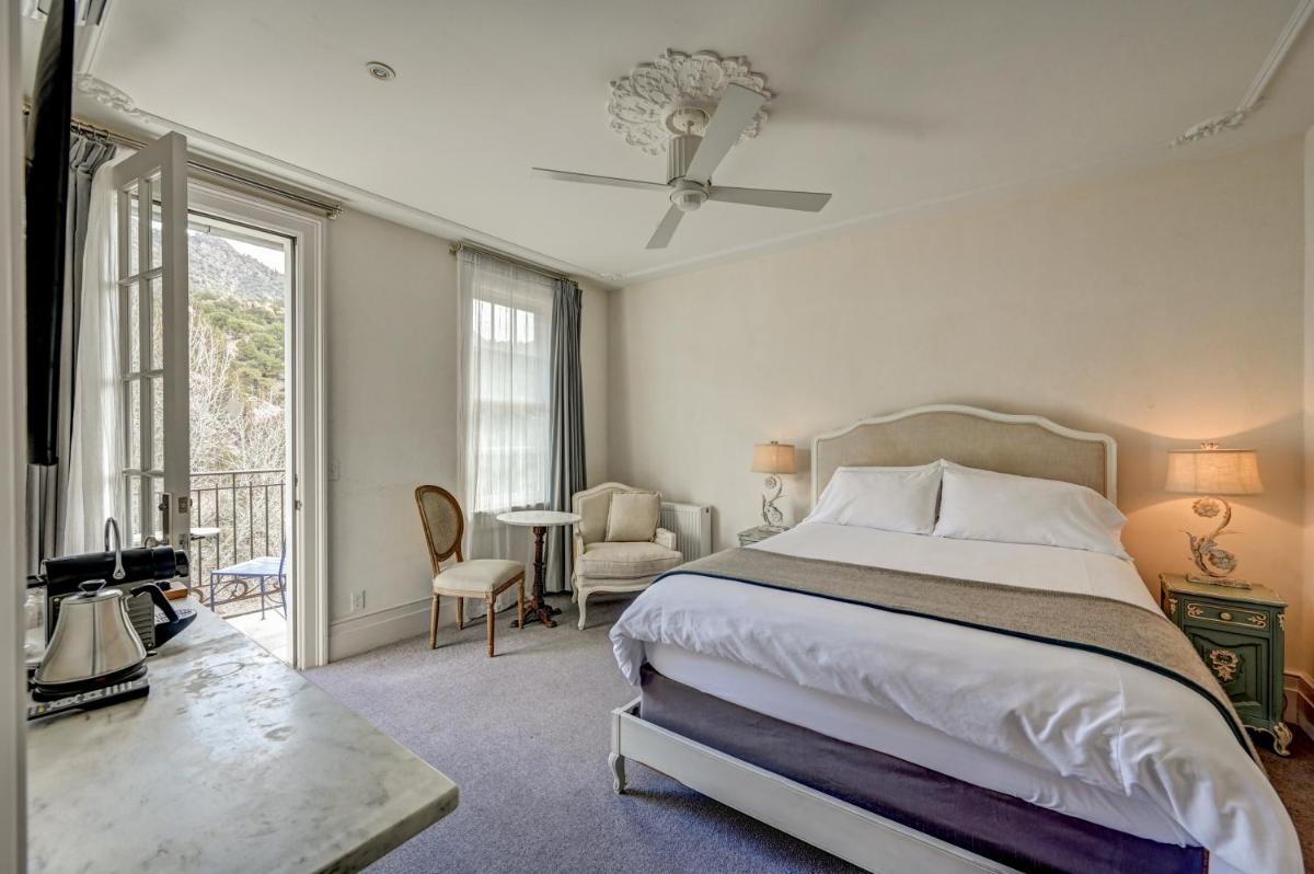 Surf Hotel & Chateau - Housity