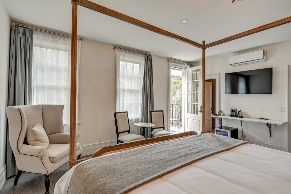Surf Hotel & Chateau - Housity