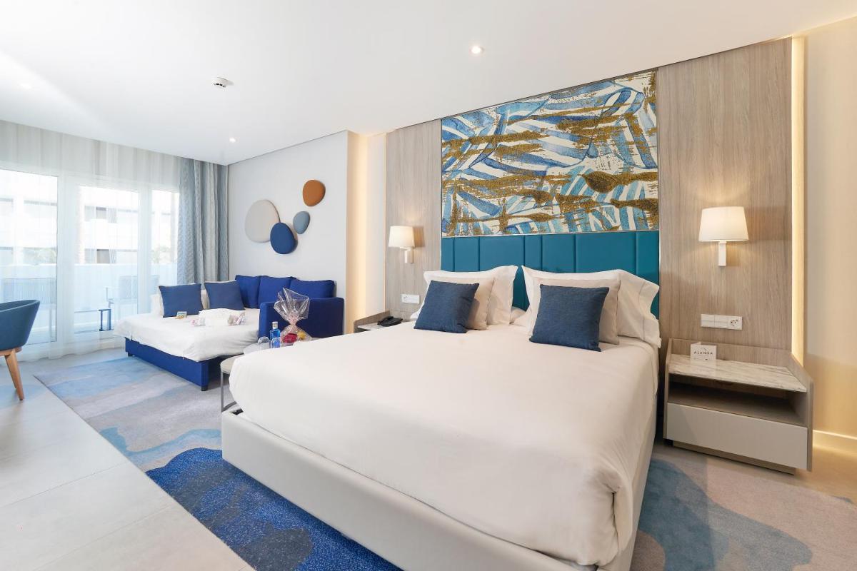 Cama o camas de una habitación en Alanda Marbella Hotel & Wellness