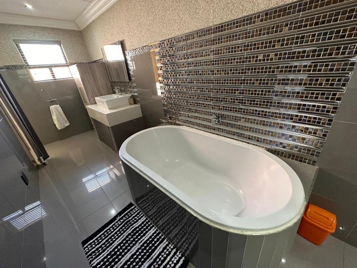 Shazz Bed & Breakfast - Housity