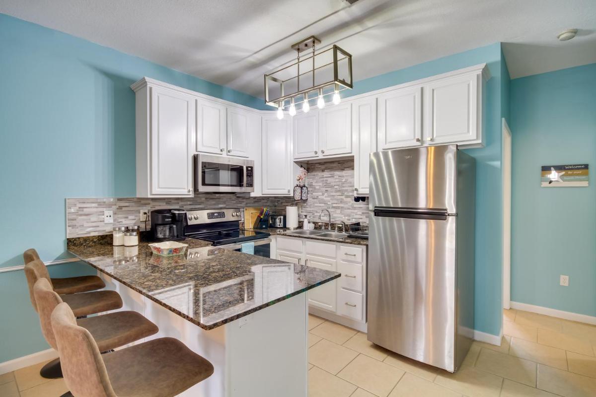 Cozy Gulfport Abode with Pool Access - Walk to Beach - Housity