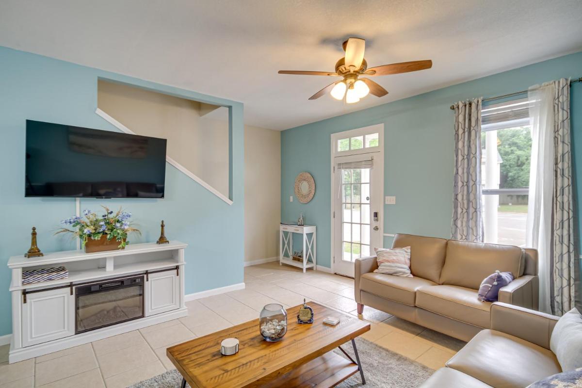 Cozy Gulfport Abode with Pool Access - Walk to Beach - Housity