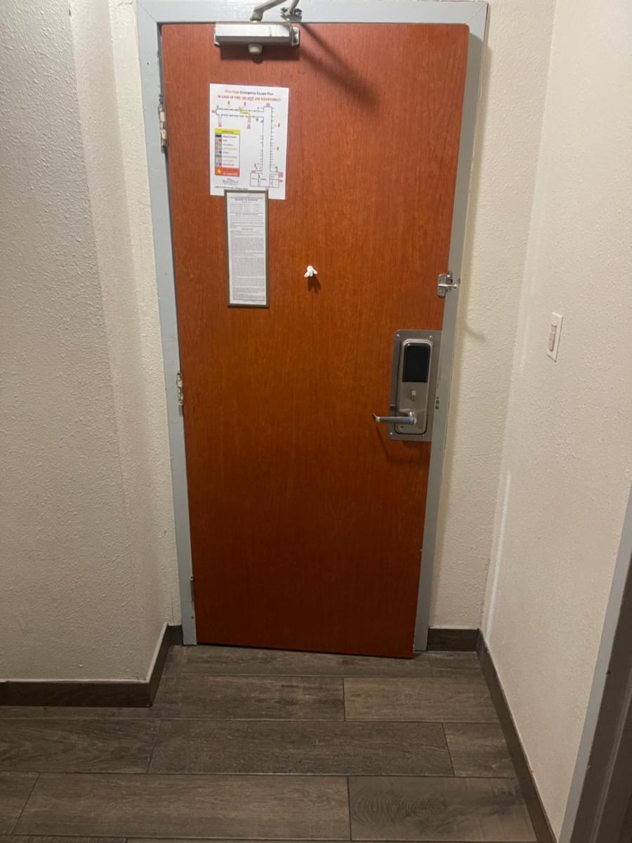 American Inn & Suites - Housity