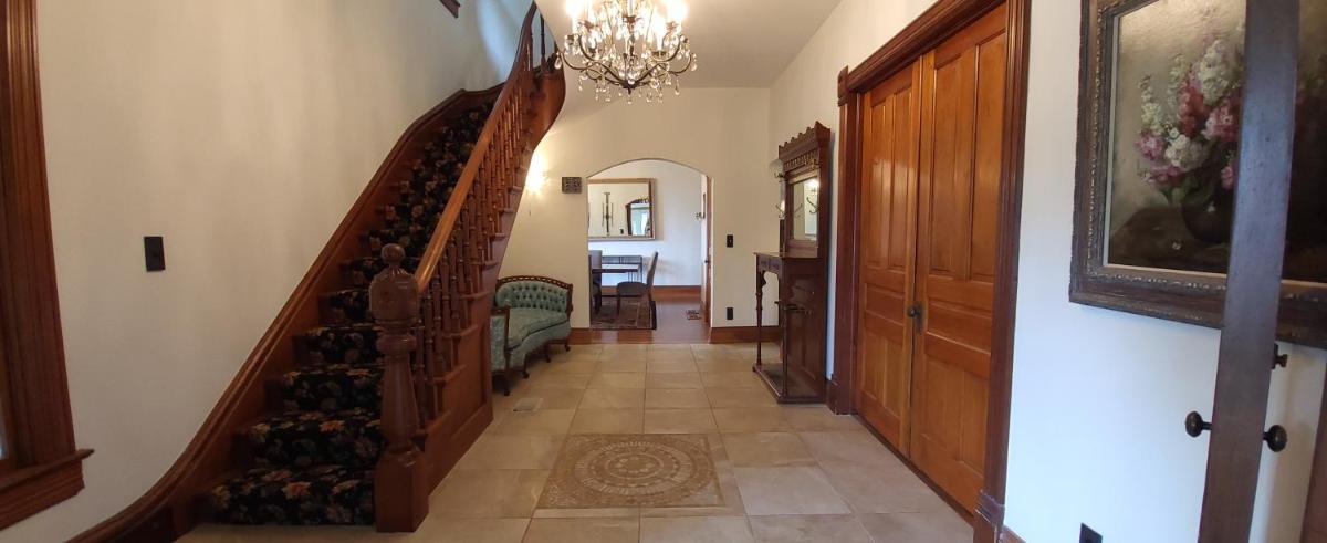 Downtown Lake Geneva Home! Walk 2 Everything! - Housity