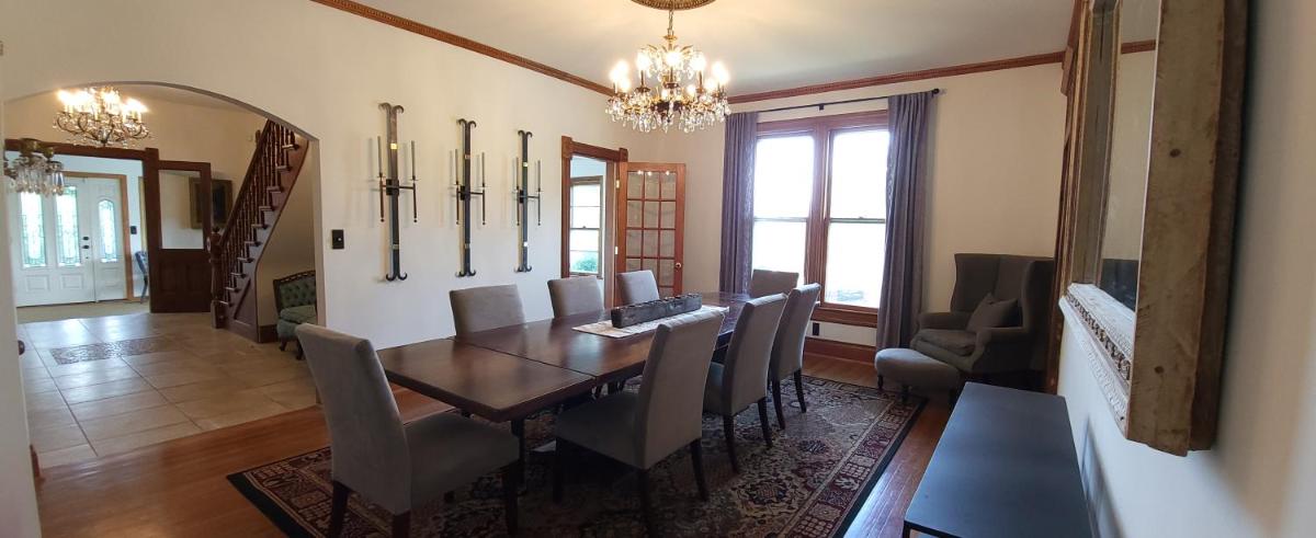 Downtown Lake Geneva Home! Walk 2 Everything! - Housity