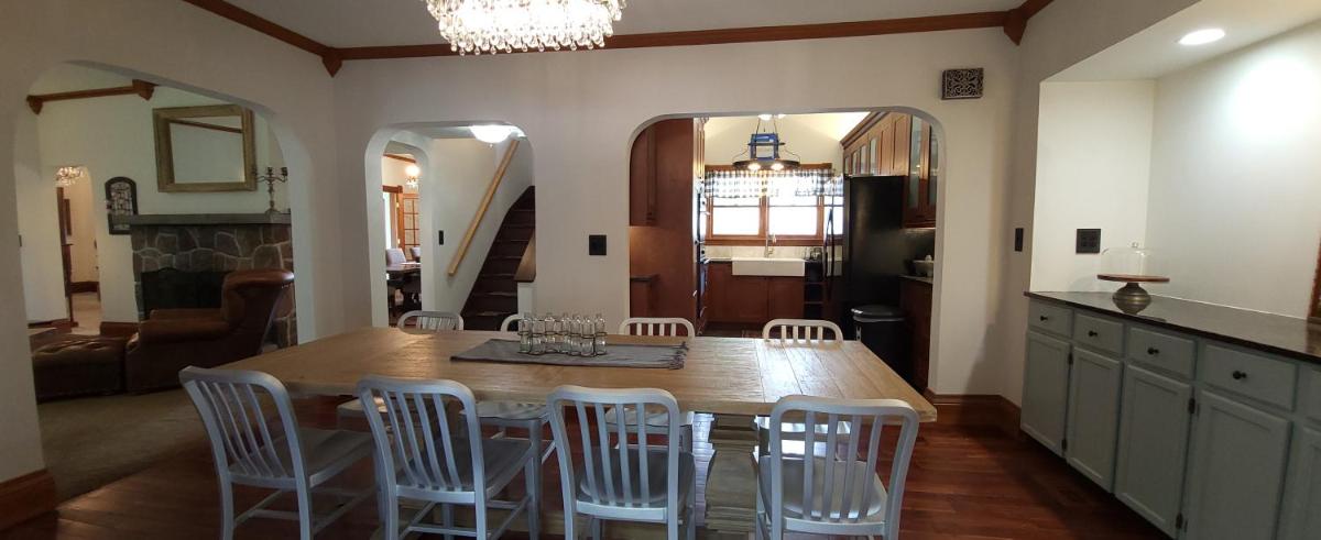 Downtown Lake Geneva Home! Walk 2 Everything! - Housity