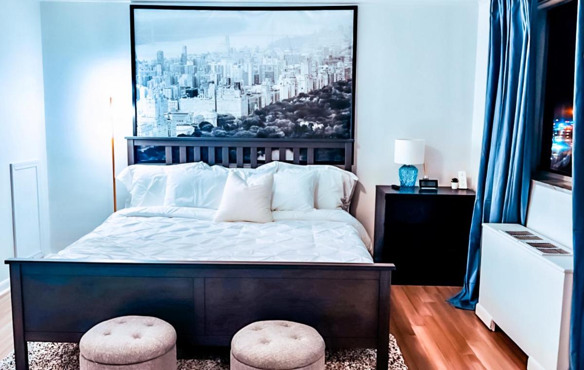Highrise luxury two bedroom condo in Downtown Atlanta within minutes!! - Housity