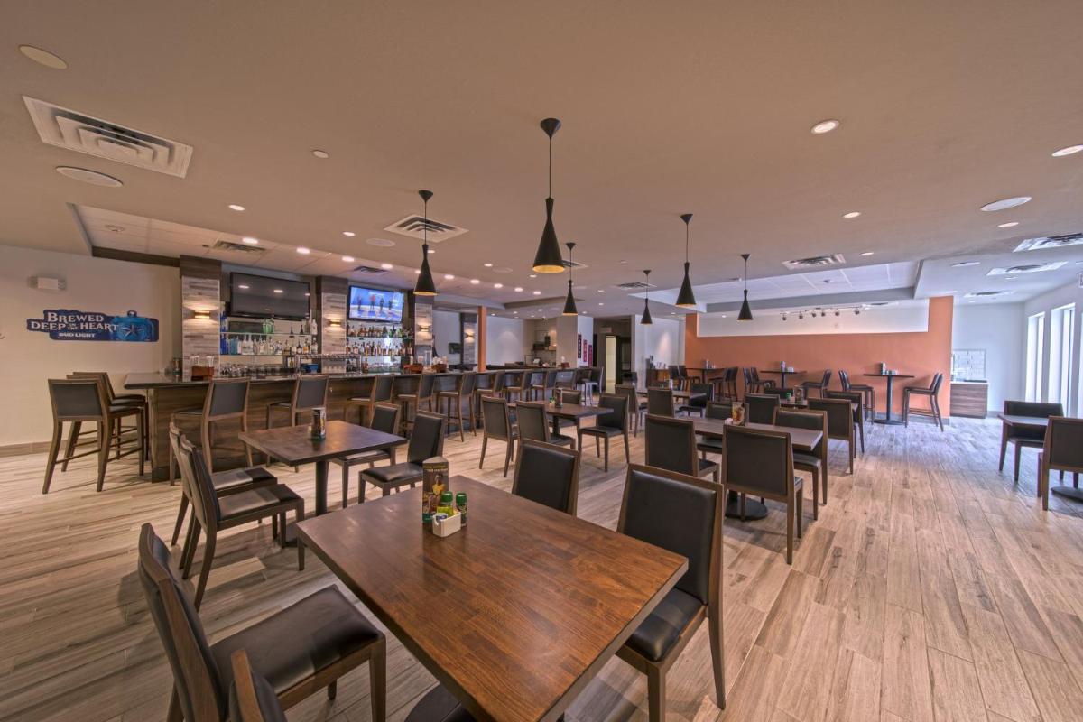 Holiday Inn Houston West - Westway Park, an IHG Hotel - Housity