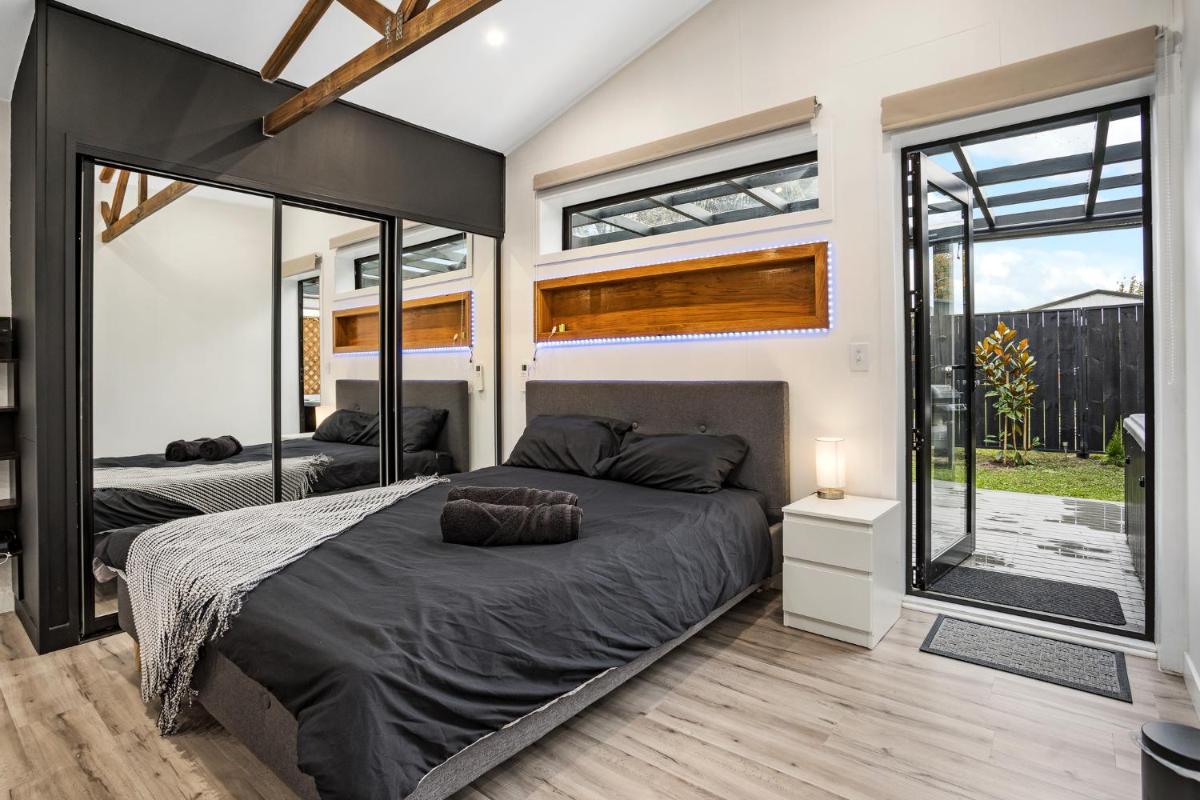 Studio Unit with Spa Bath - Housity