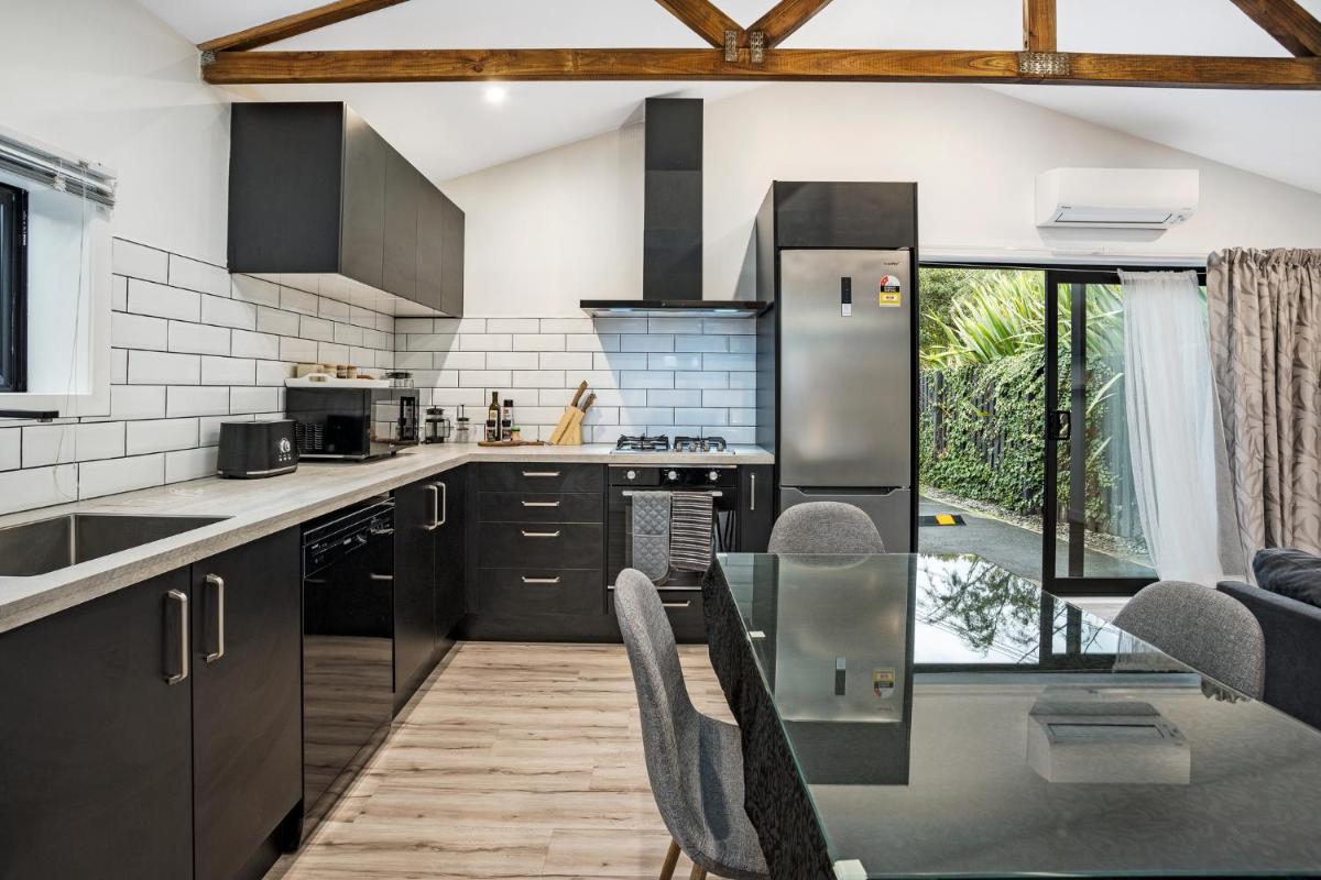 Studio Unit with Spa Bath - Housity