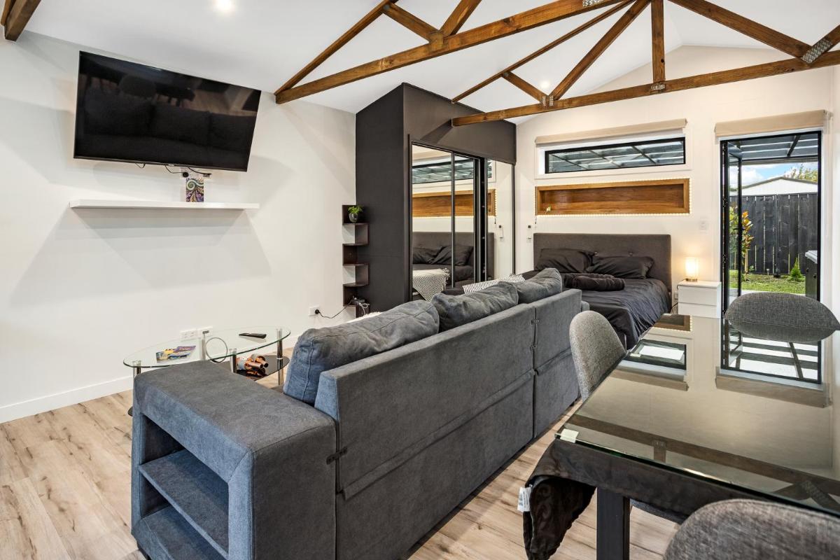 Studio Unit with Spa Bath - Housity