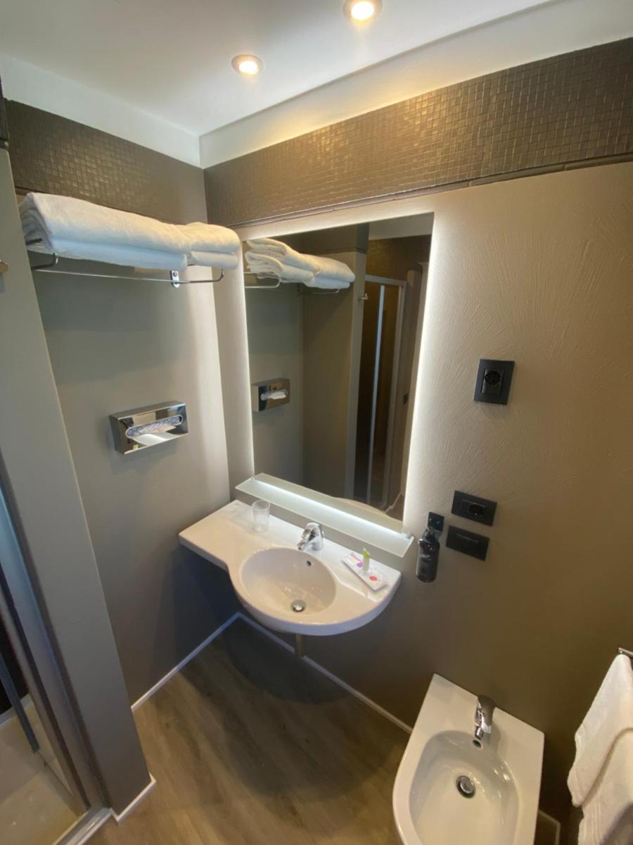 Green Park Hotel - Housity