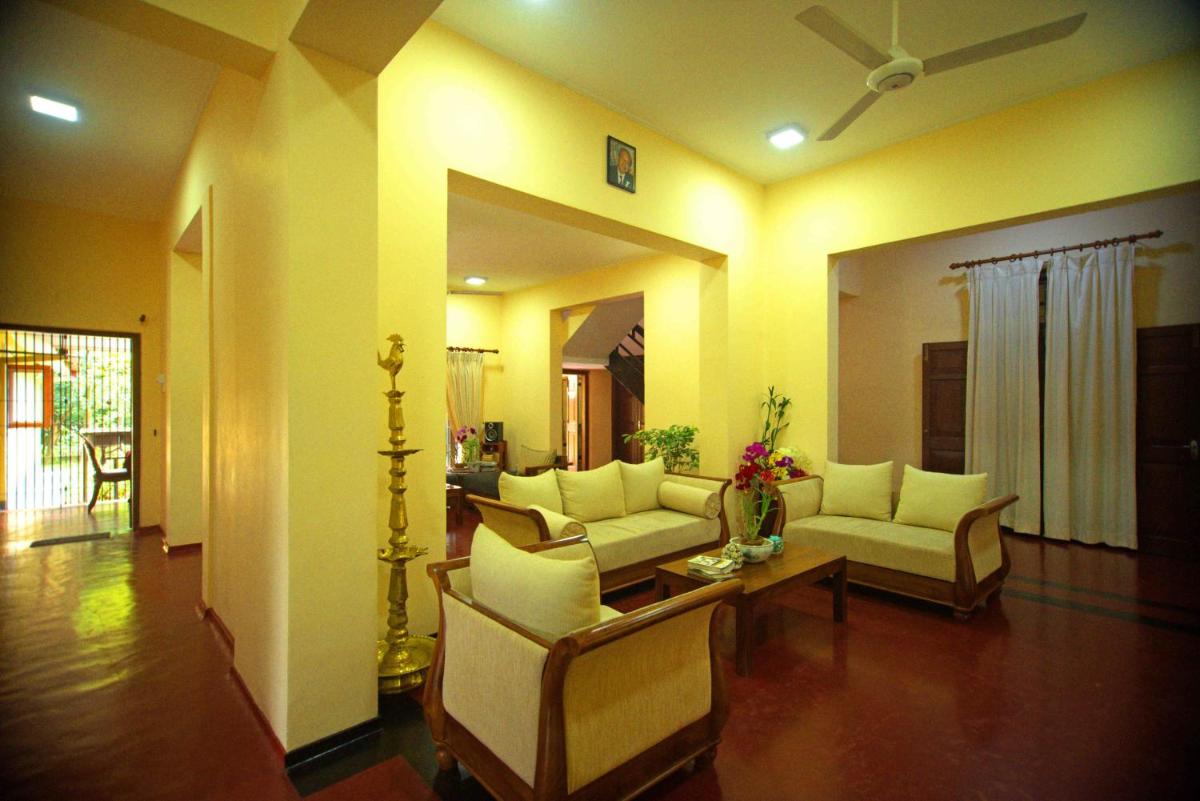 Colonial Villa Padukka - Housity
