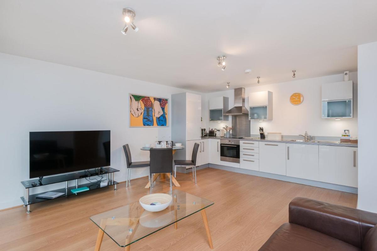 The Vizion serviced apartments from Pincott Properties - free parking, private balcony, and WiFi - Housity