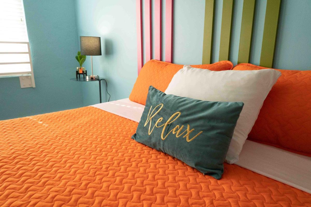 Beds n' Drinks - Housity