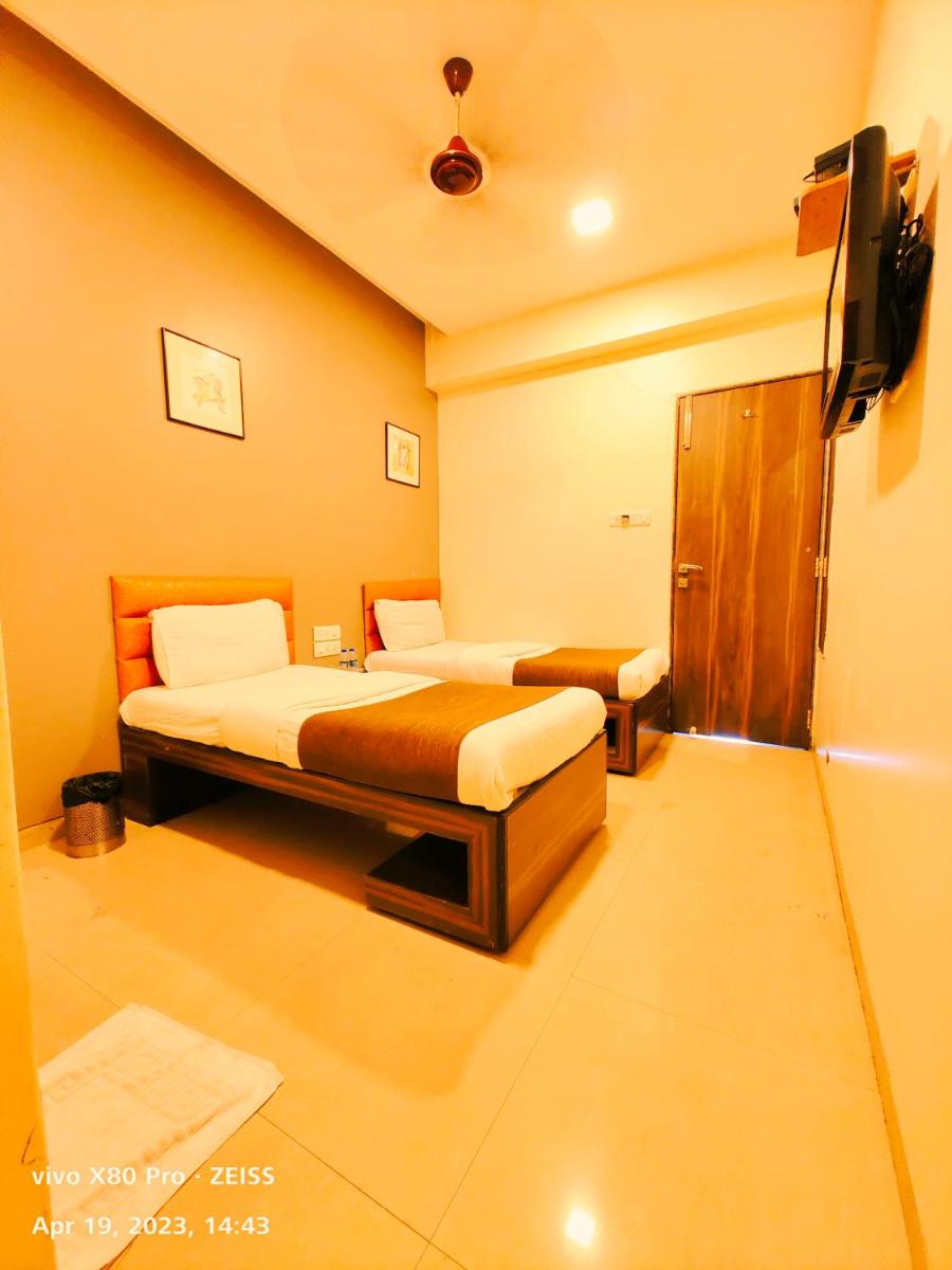 Hotel Amfahh - Andheri West Railway Station - Housity