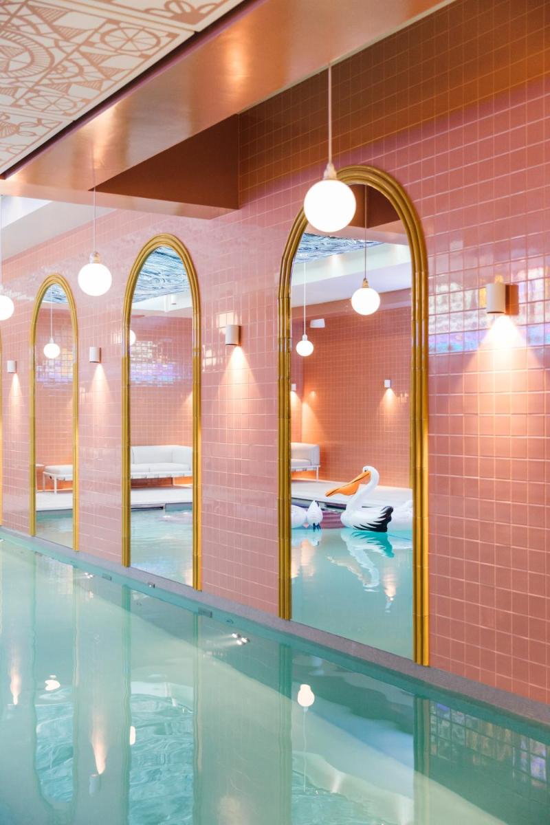 Piscine de l'établissement Mama Shelter Rennes ou située à proximité