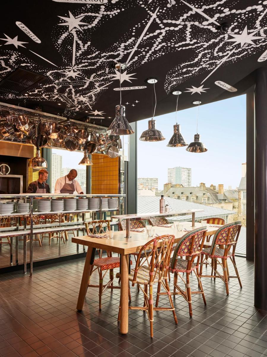 Restaurant ou autre lieu de restauration dans l'établissement Mama Shelter Rennes