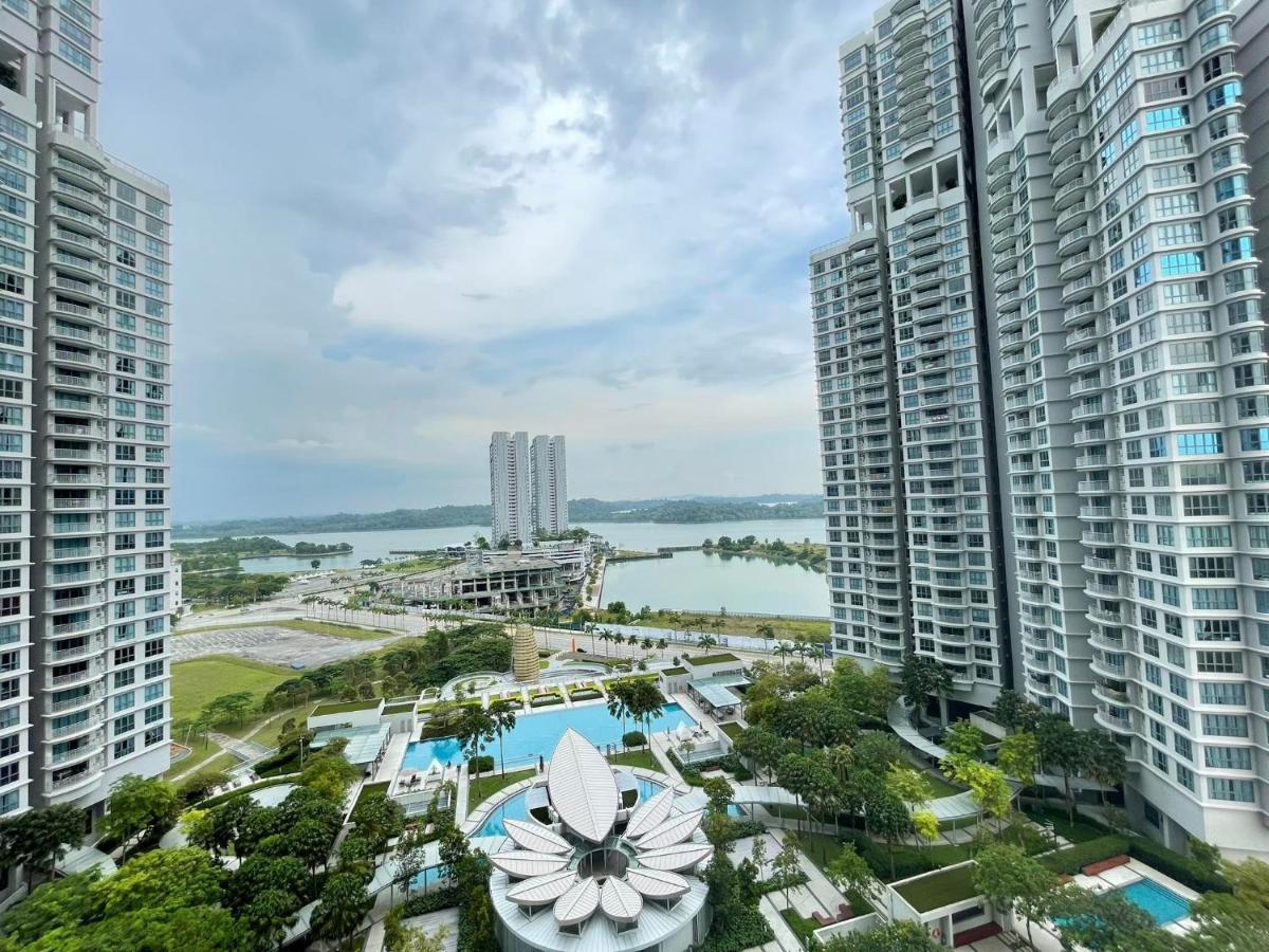 Teega Suites PuteriHarbour By WP Homestay - Housity