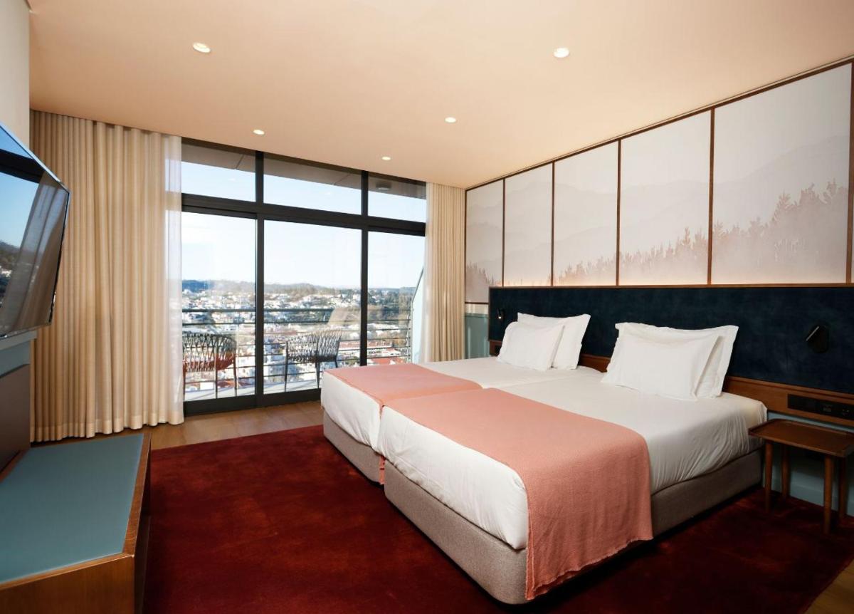 Uma cama ou camas num quarto em Montebelo Viseu Congress Hotel & Spa