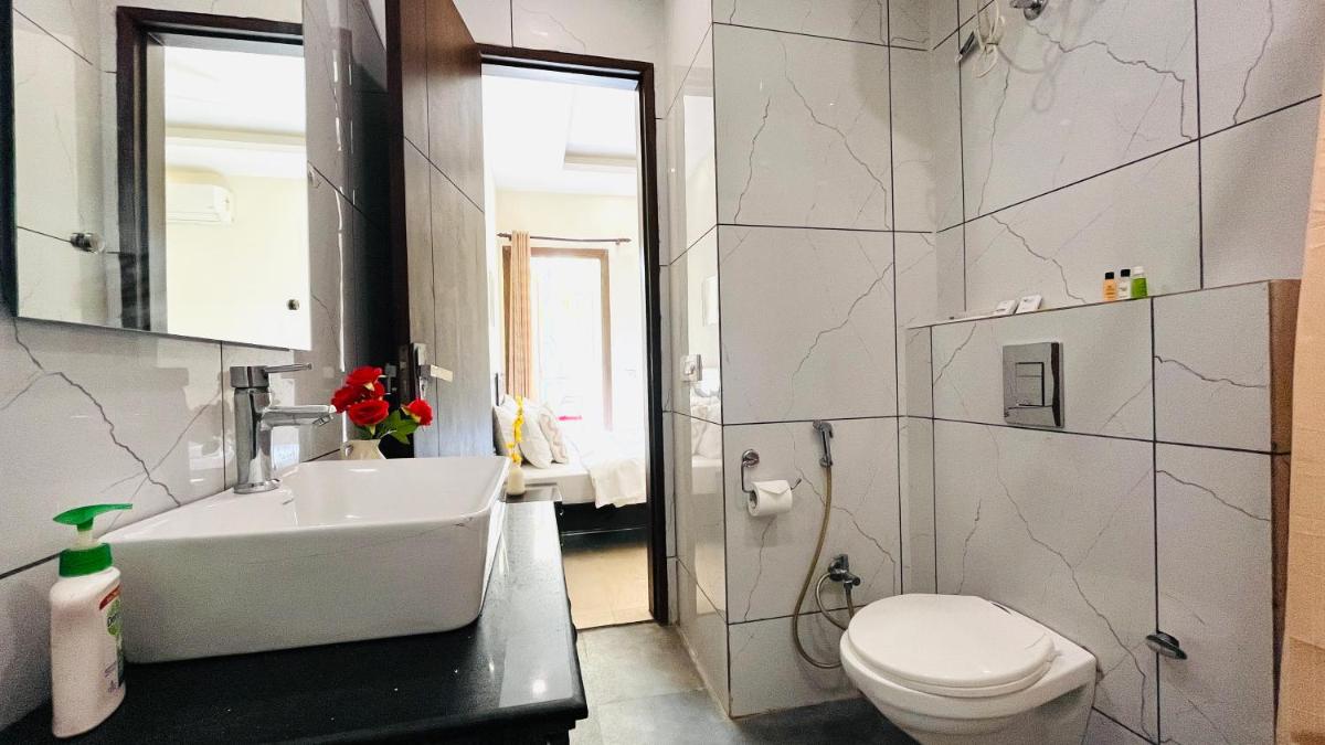 Suitetrails - BluO Studio DLF CyberCity - Kitchen, Balcony, Lift