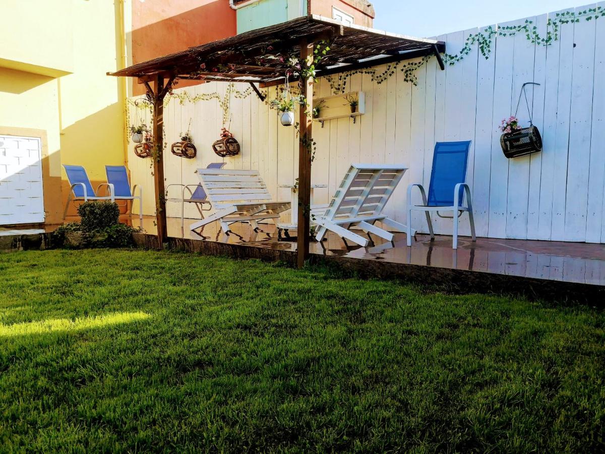 Charming House in Esteiro with Garden and Terraces - Housity