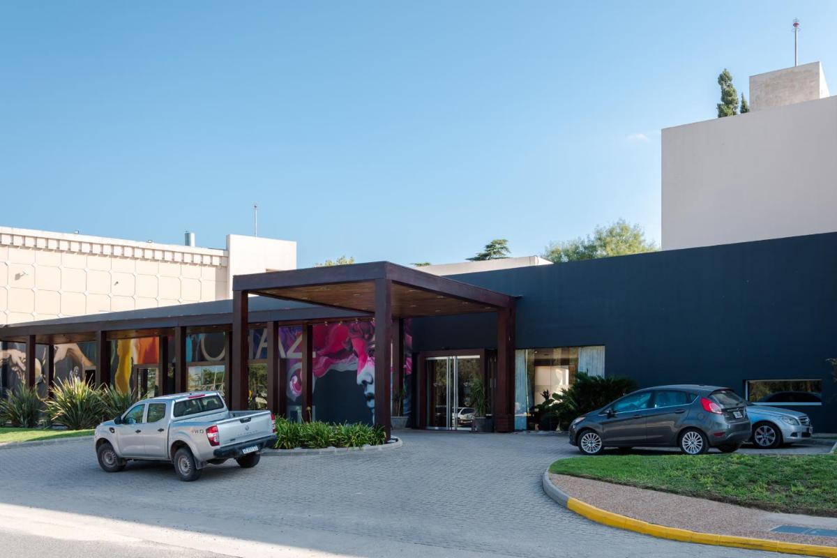 Howard Johnson Rio Cuarto Hotel y Casino - Housity