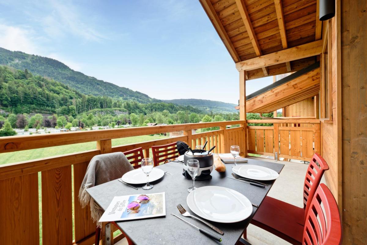 Vue générale sur la montagne ou vue sur la montagne depuis l'appart'hôtel