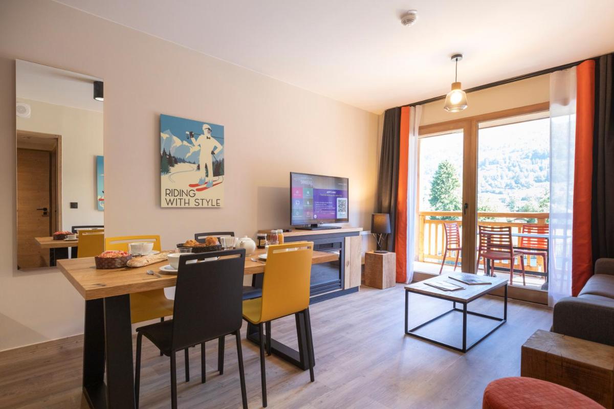 Télévision ou salle de divertissement dans l'établissement Résidence Club MMV Samoens