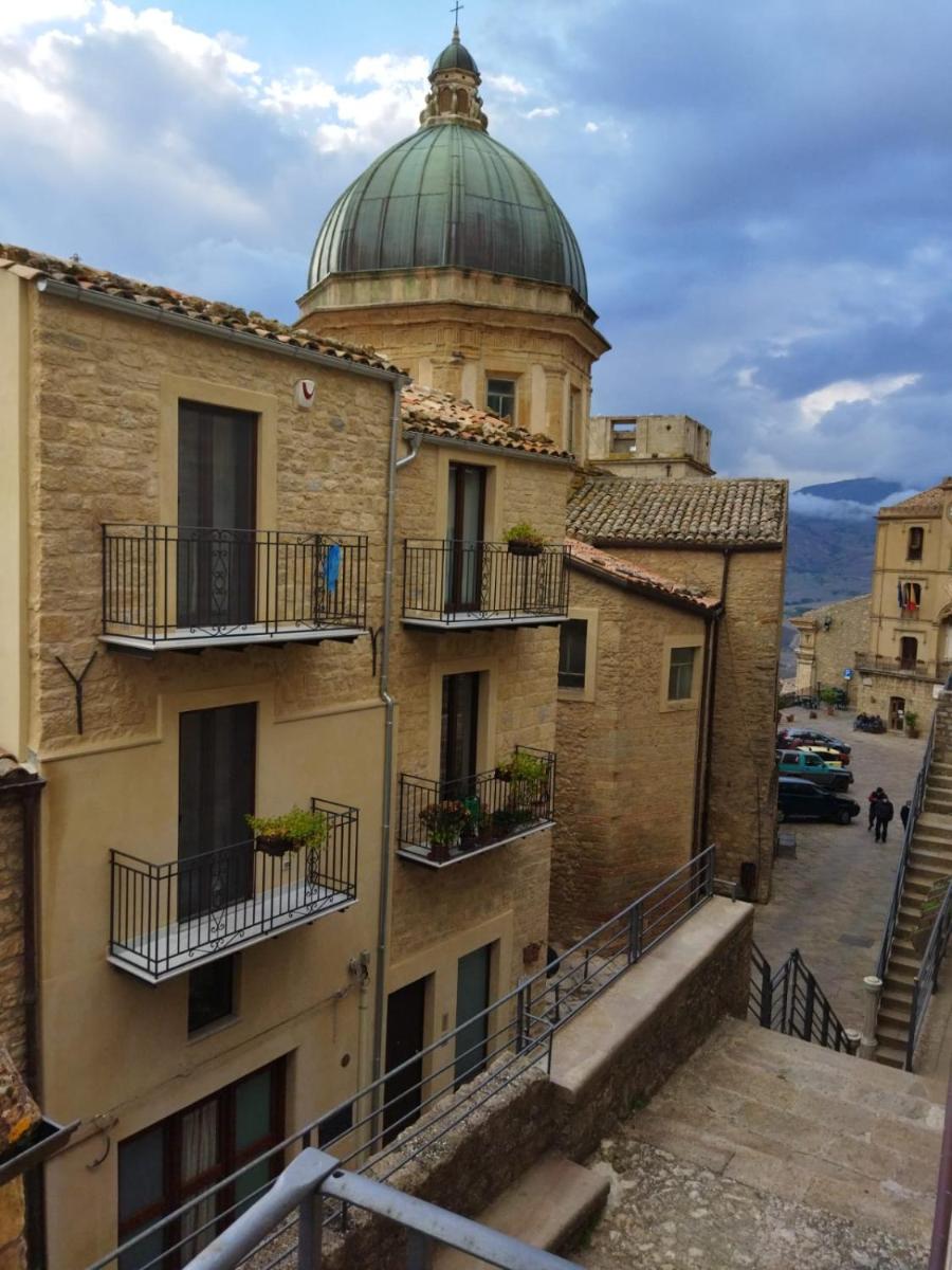 Il vicolo dei tetti - Housity