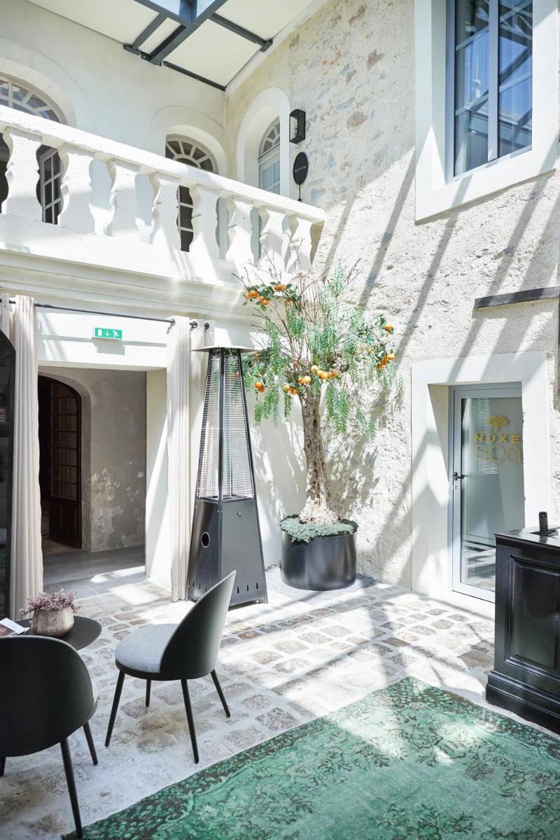 Coin salon dans l'établissement Le Général d'Elbée Hotel & Spa - Teritoria