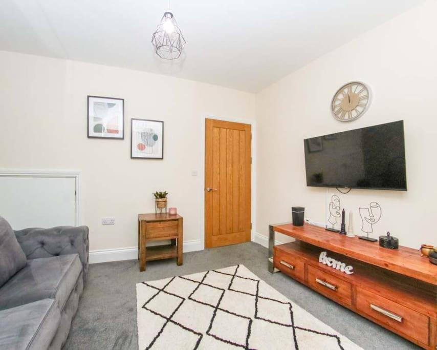 No25-Luxe Living Guest House- 2 Bed-WIFI-Free Parking-City- Beach - Housity