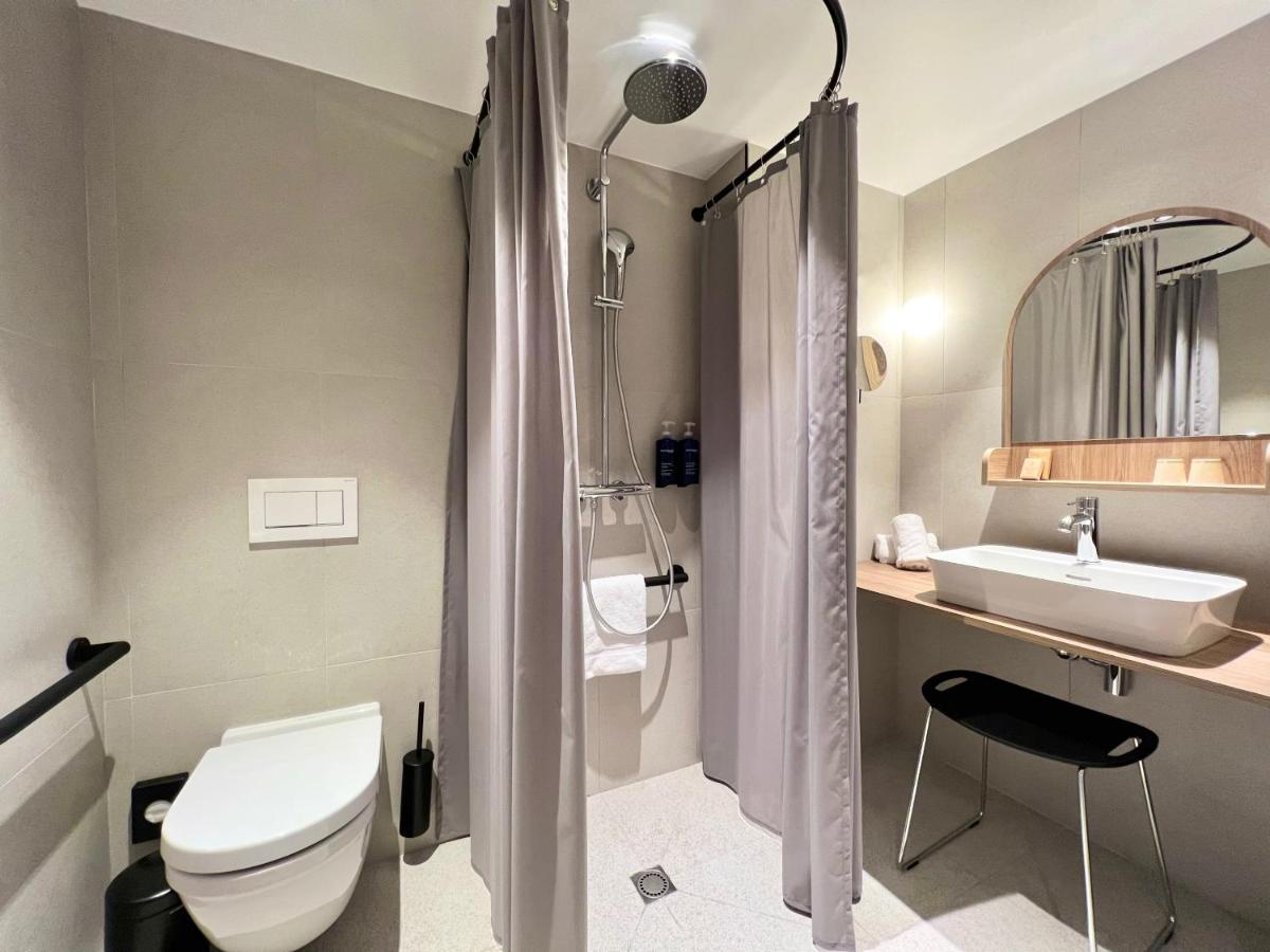 Salle de bains dans l'établissement Emeria Dinard Thalasso Spa
