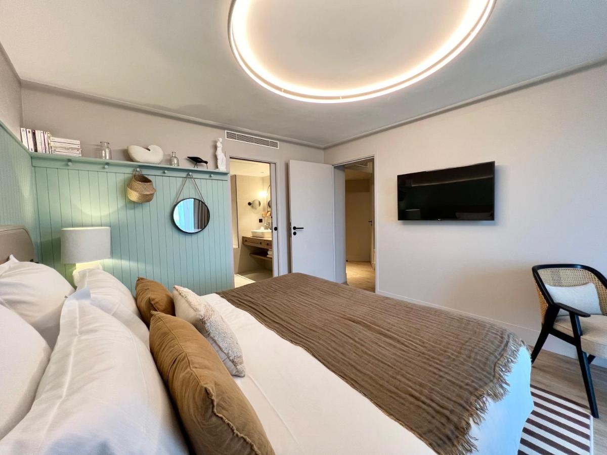 Télévision ou salle de divertissement dans l'établissement Emeria Dinard Thalasso Spa