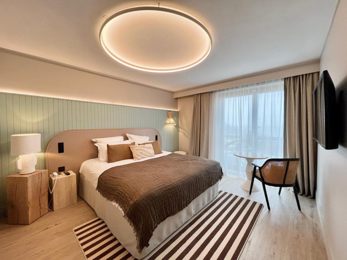 Un ou plusieurs lits dans un hébergement de l'établissement Emeria Dinard Thalasso Spa