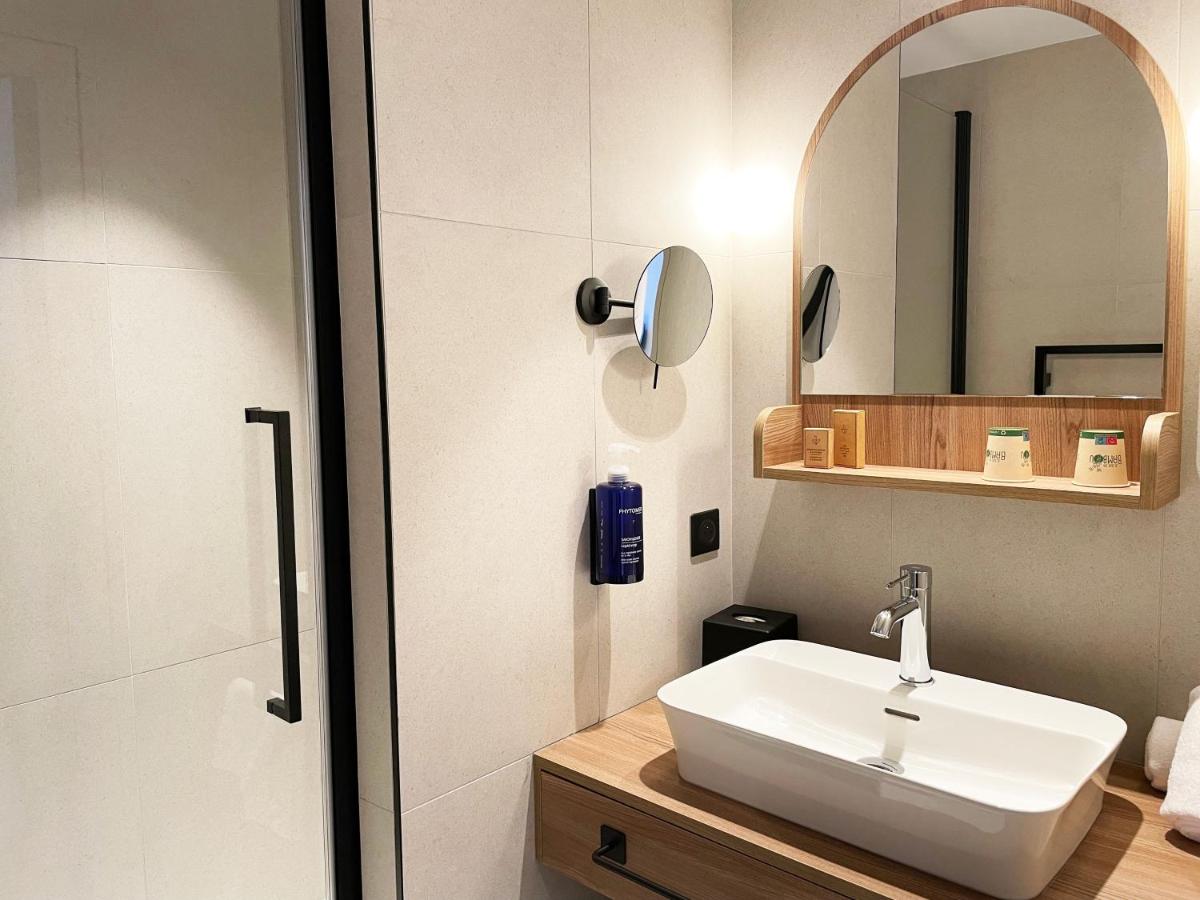 Salle de bains dans l'établissement Emeria Dinard Thalasso Spa