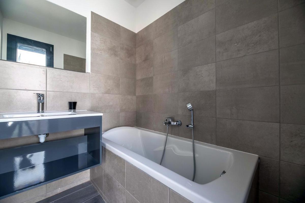 Salle de bains dans l'établissement Résidence Pierre & Vacances Premium Les Terrasses d'Arsella