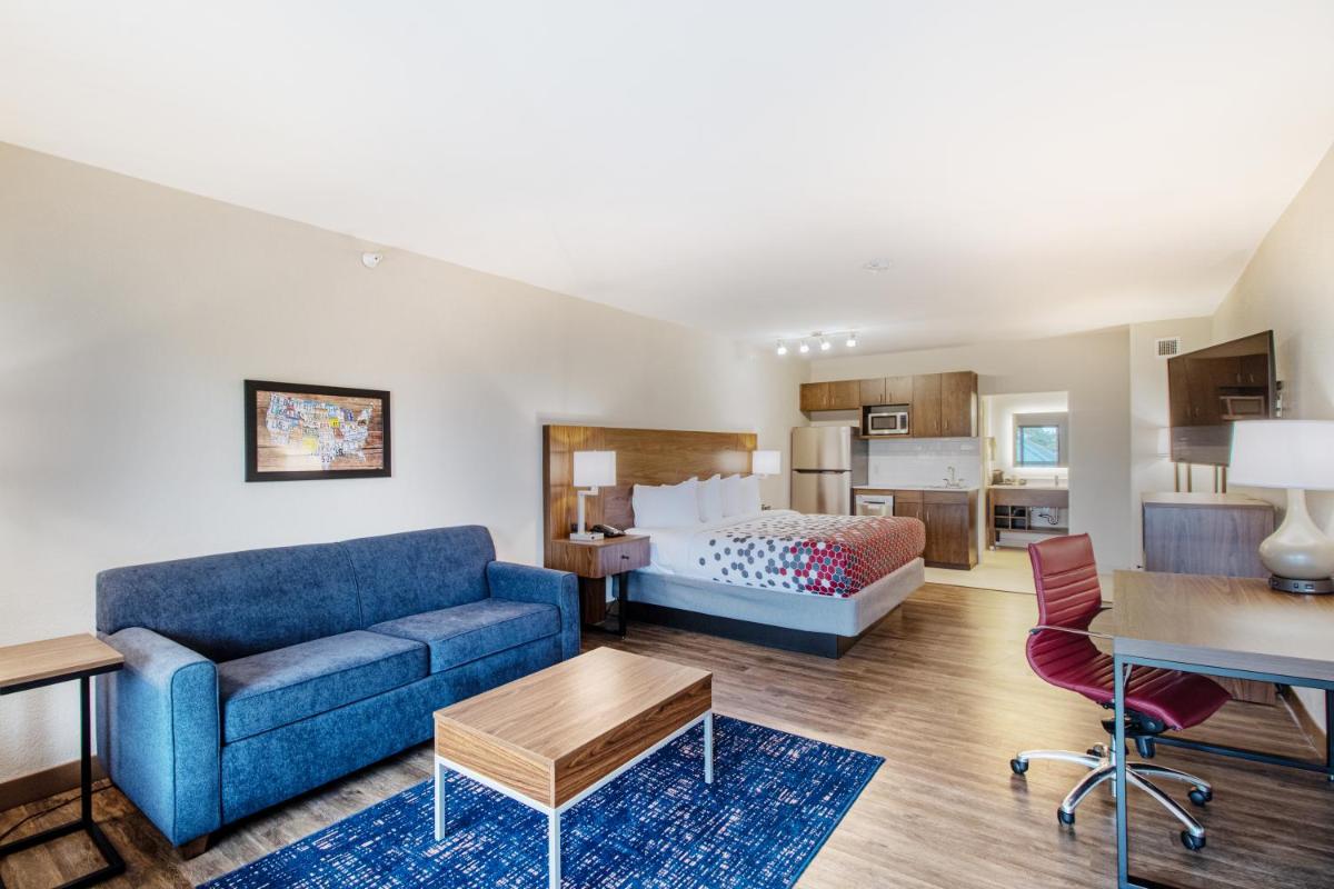 Econo Lodge Inn & Suites Foley-North Gulf Shores - Housity