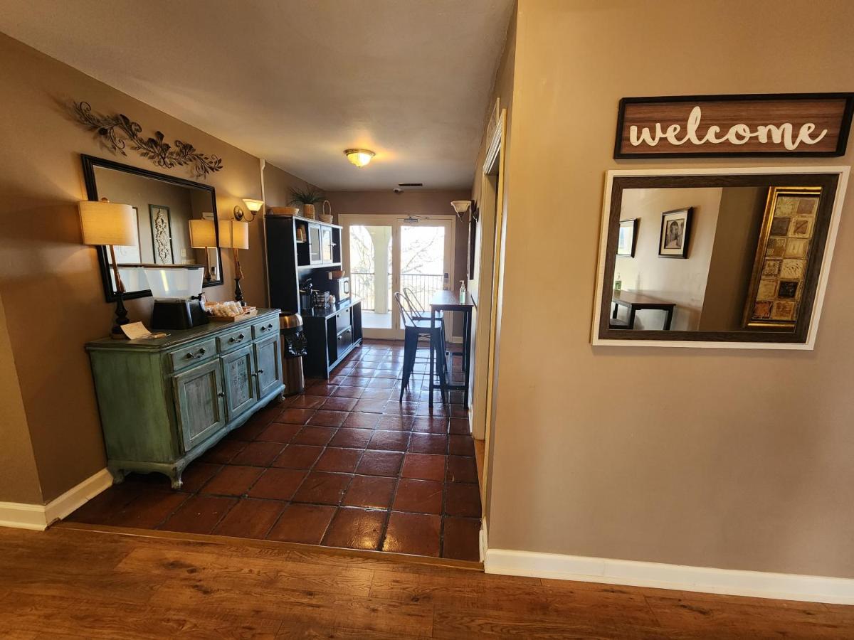 Williams Island Room at Tennessee RiverPlace - Housity