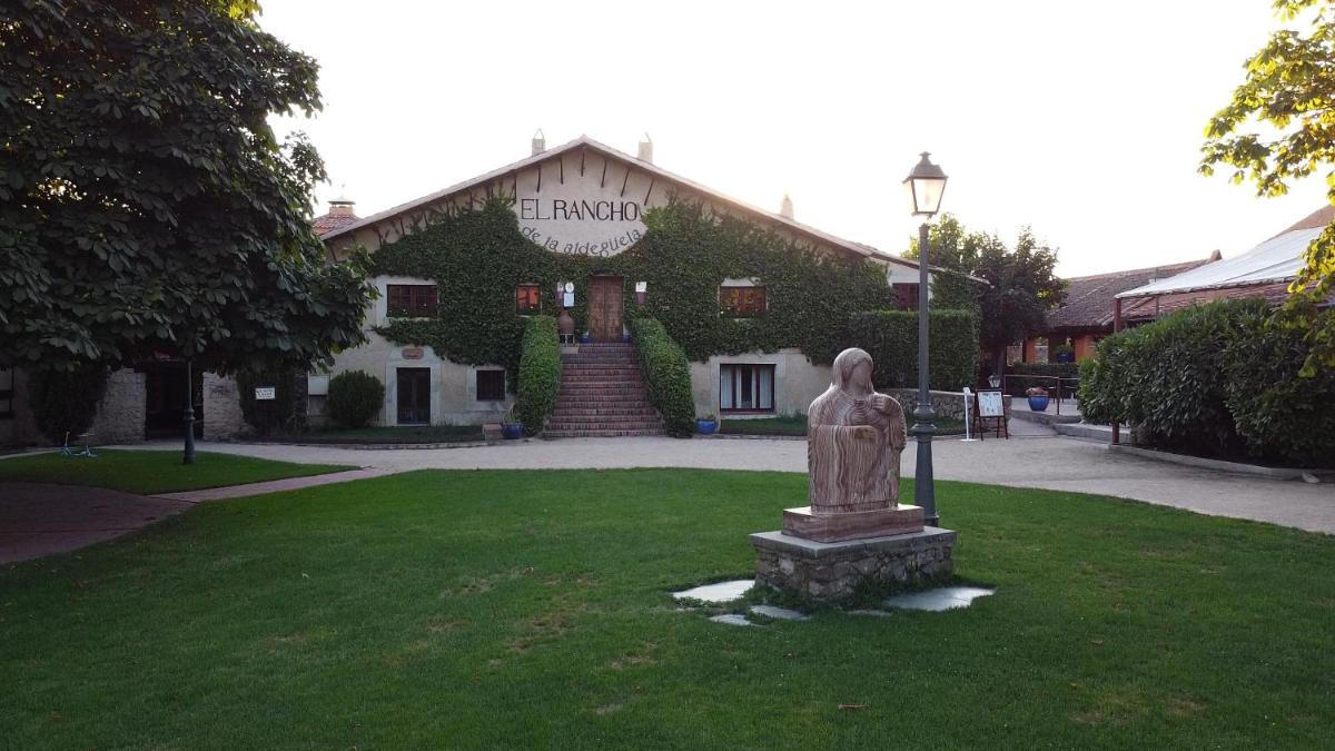 Jardín al aire libre en Hotel El Rancho