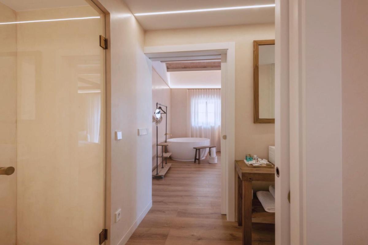 Un baño de Hotel Palau Macelli & Spa