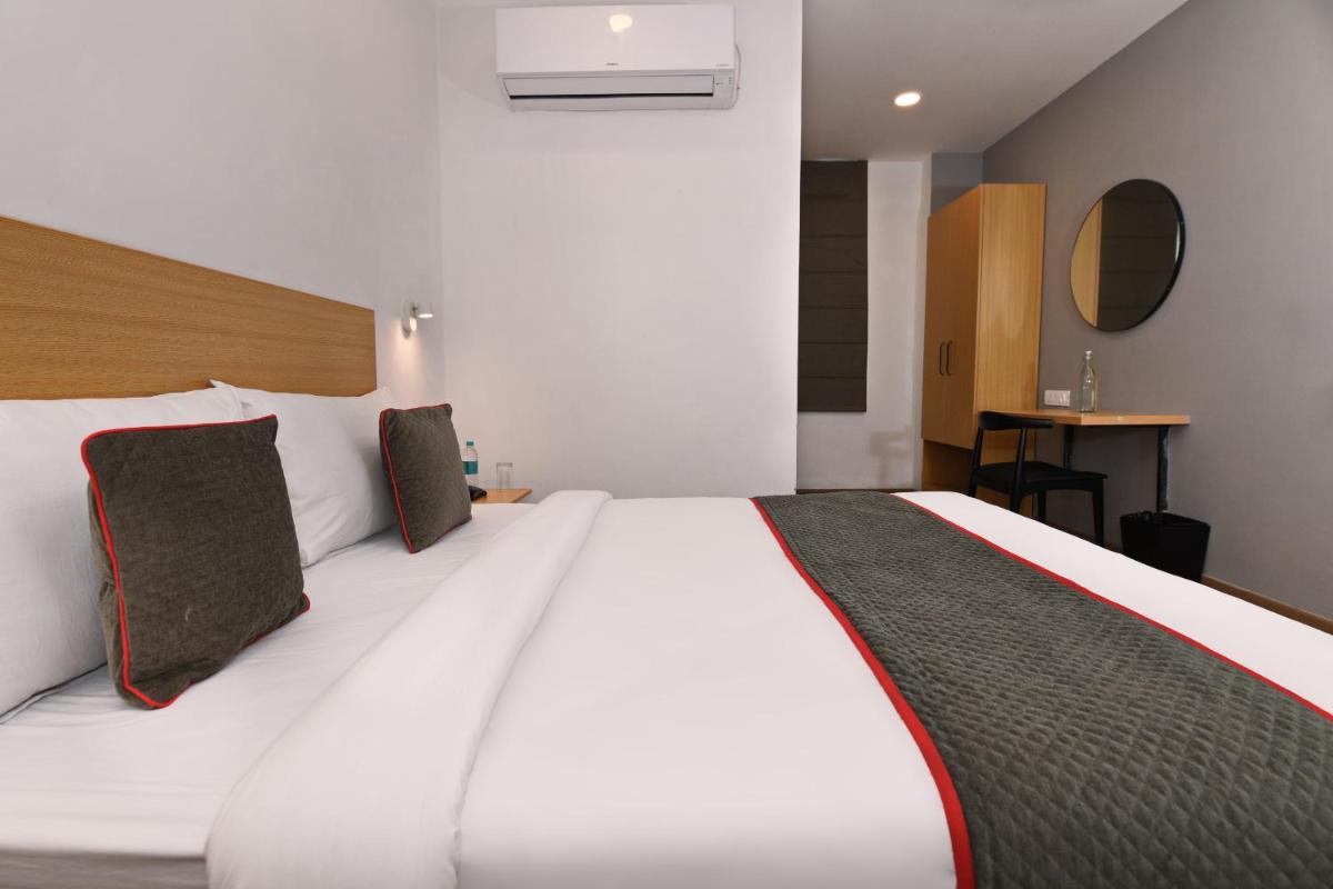 Suitetrails - Super OYO Townhouse 183 Function Inn Near Chaudhary Charan Singh International Airport
