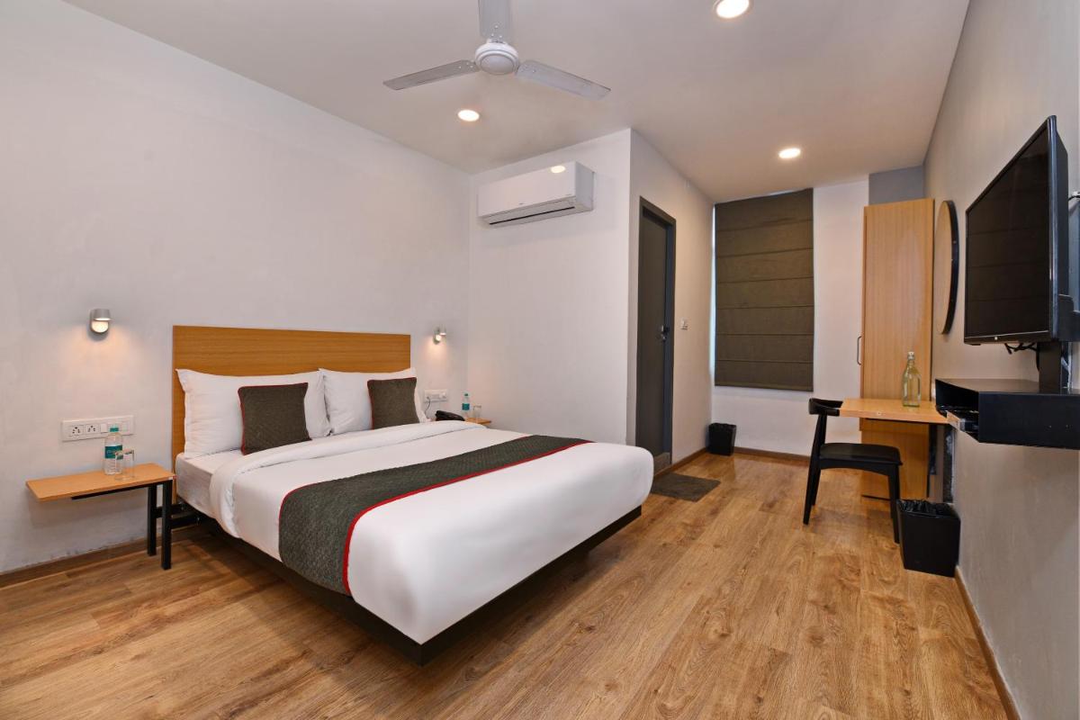 Suitetrails - Super OYO Townhouse 183 Function Inn Near Chaudhary Charan Singh International Airport