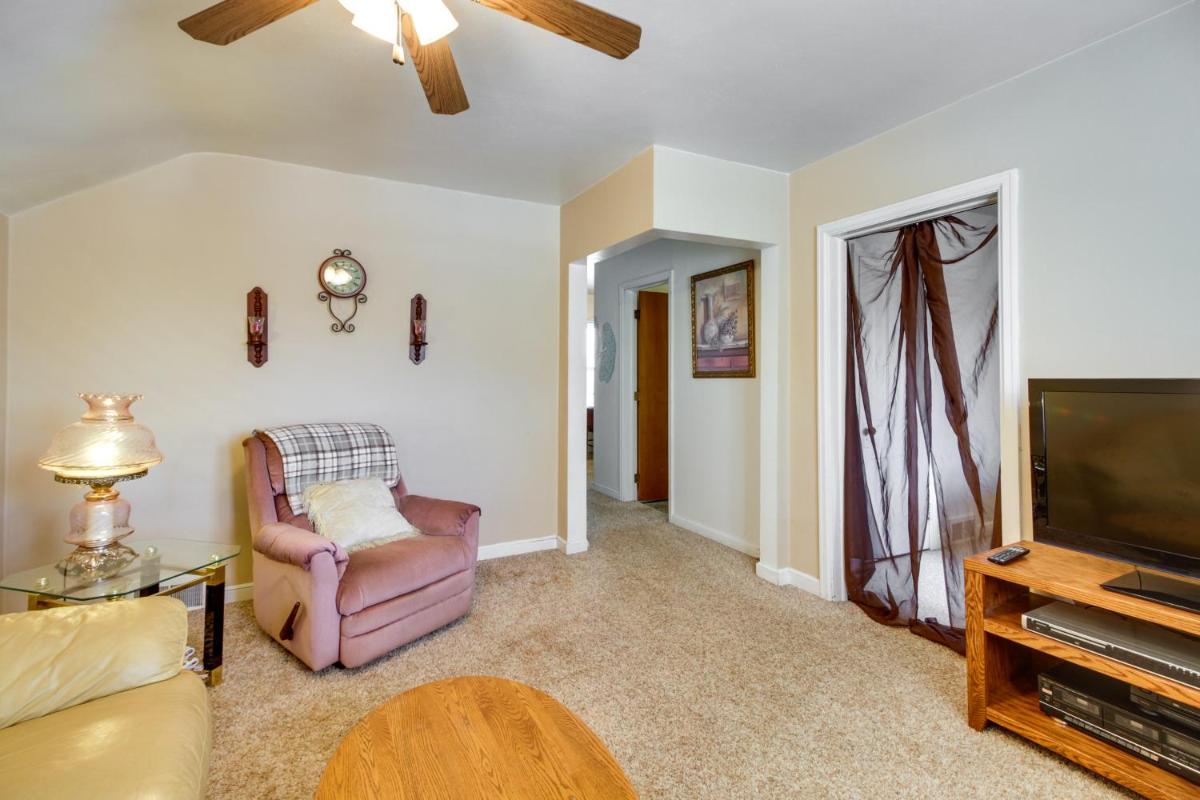 Rural Minnesota Apartment with Fire Pit - Housity