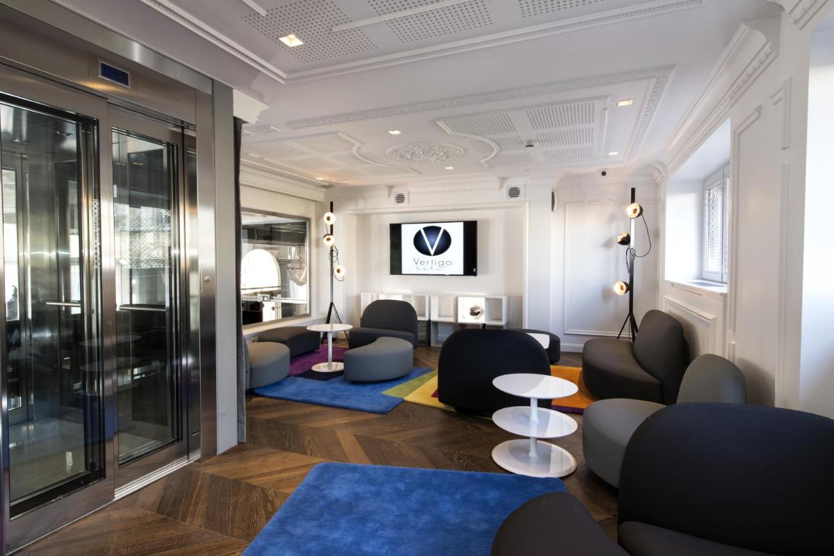 Télévision ou salle de divertissement dans l'établissement Vertigo Hotel, By Marriott, a Member of Design Hotels