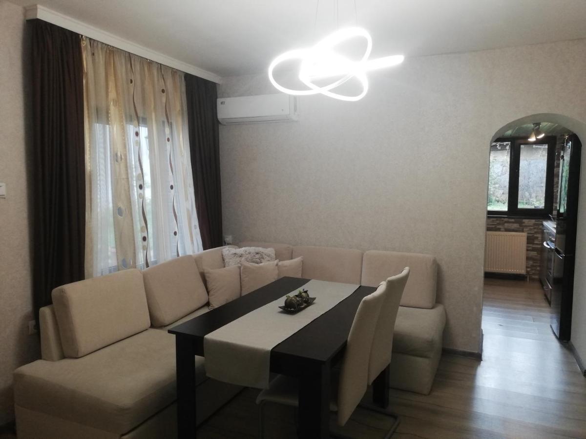 Quiet Nook House - Housity