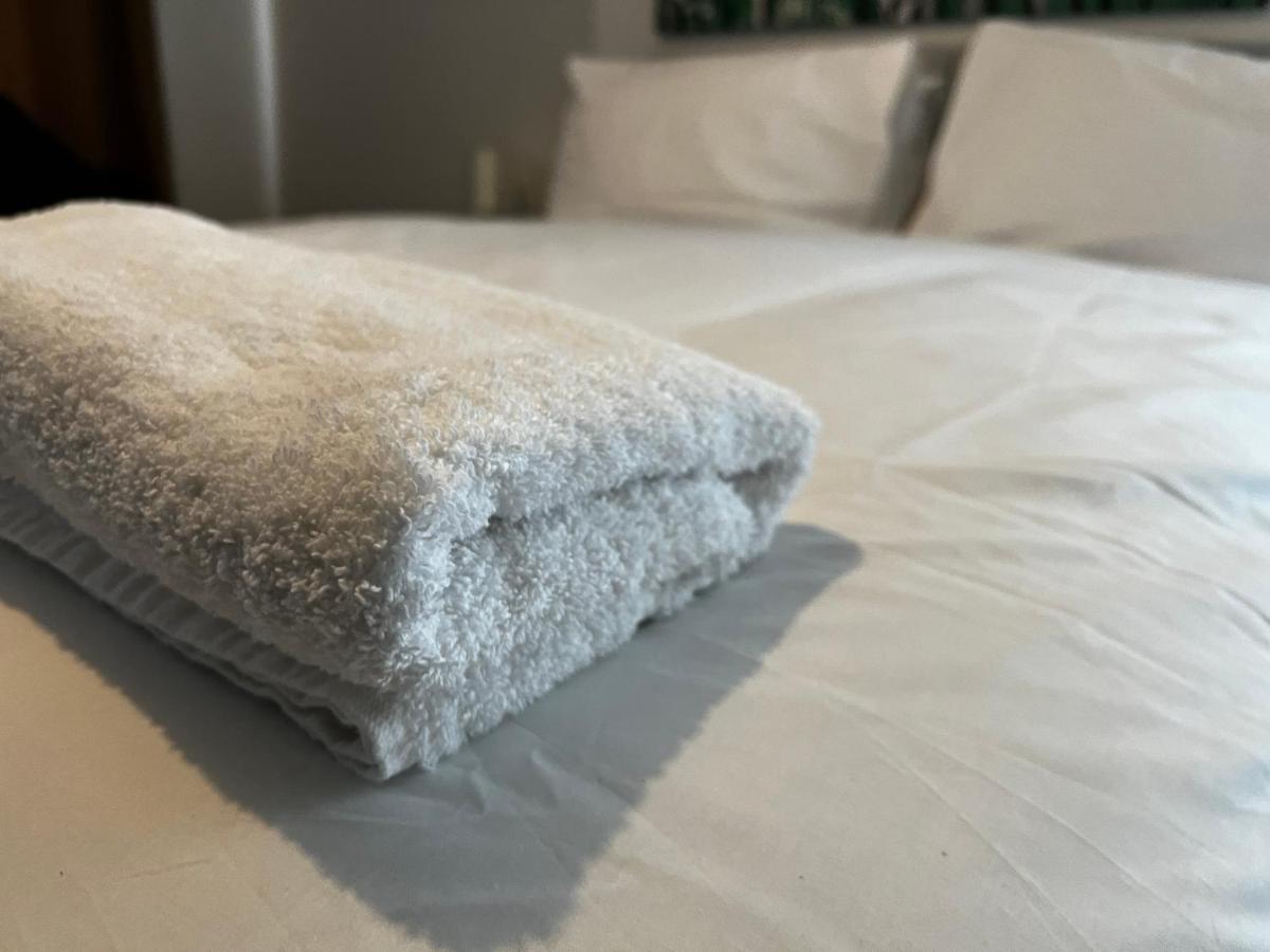 Luxury Suites near Wembley Stadium, Wembley Arena, London Designer Outlet - Housity